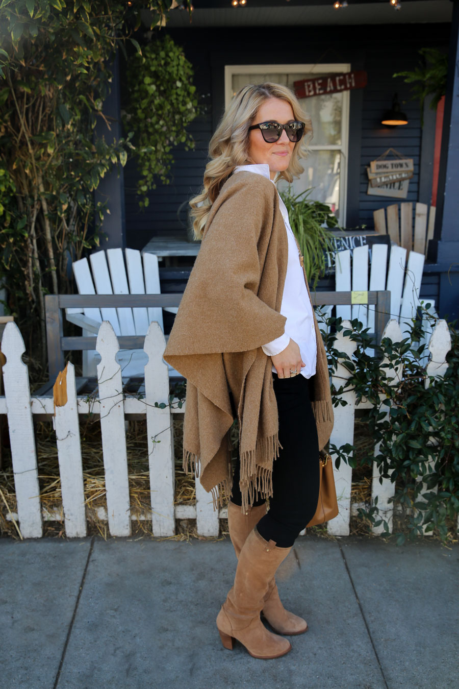 Cape Outfit Idea w. Skinny Jeans + Boots | Luci's Morsels