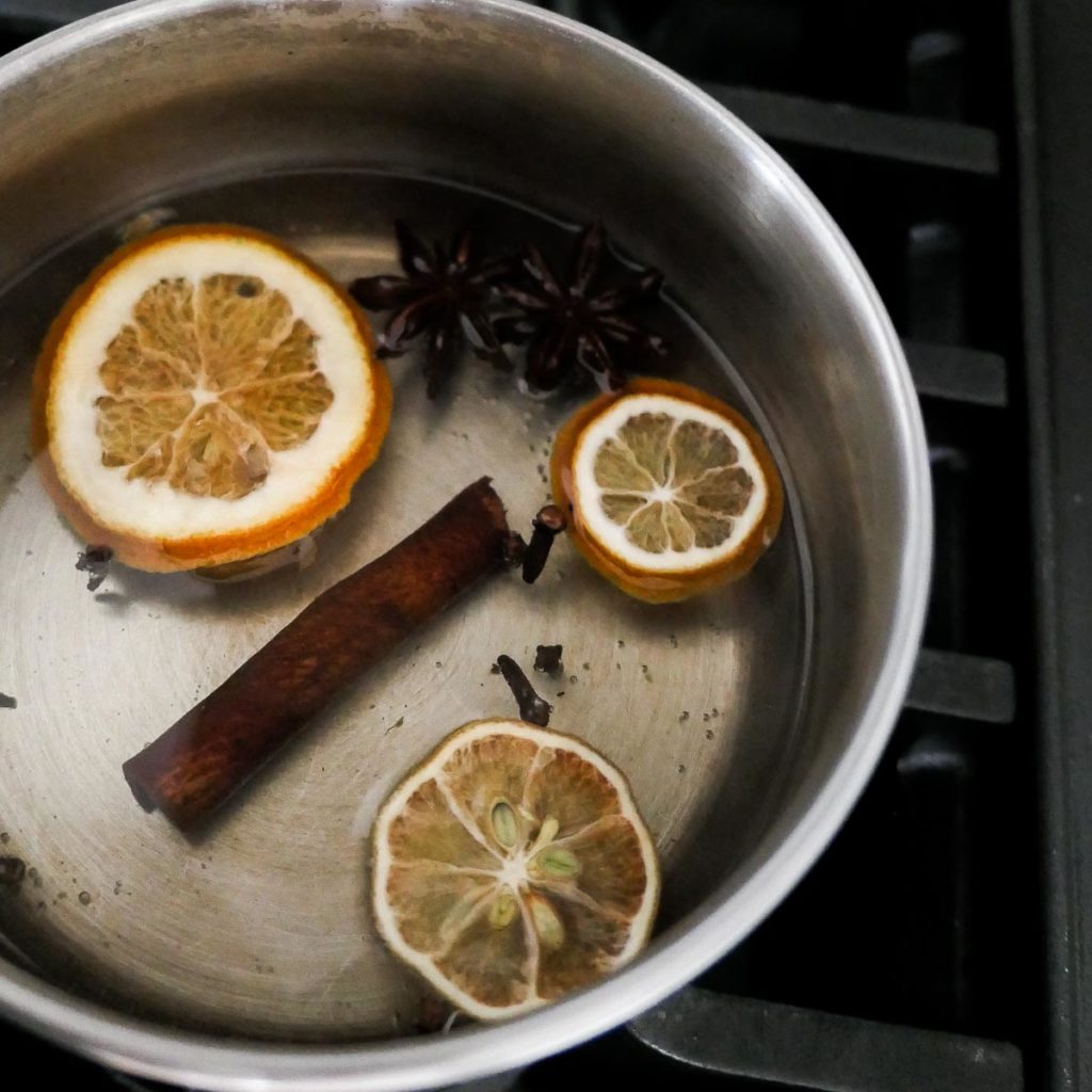 Easy, Homemade Natural Air Freshener {Stove Top} Luci's Morsels